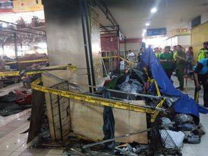 Penampakan Lapak Pakaian yang Hangus di Thamrin City