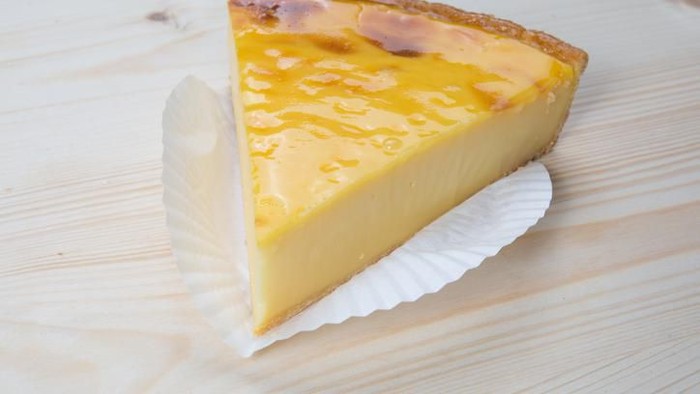 Flan at home, under wooden table