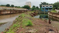 Berdasarkan catatan detikcom, dari 1,2 kilometer sodetan yang mau dibangun baru selesai 600 meter. Adapun penyebab mandeknya proyek ini lantaran masalah pembebasan lahan yang tak kunjung usai.
