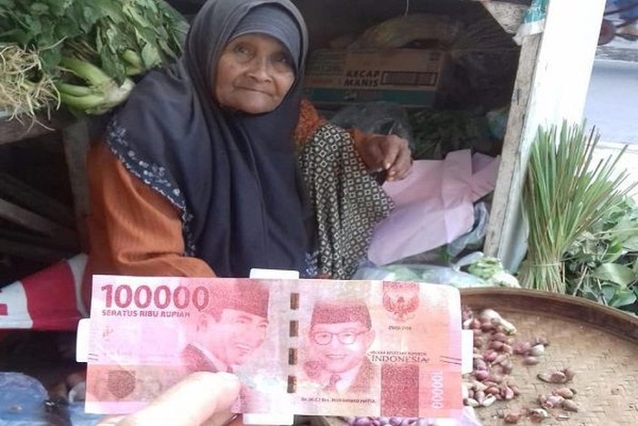 penjual makanan yang ditipu pakai yang palsu