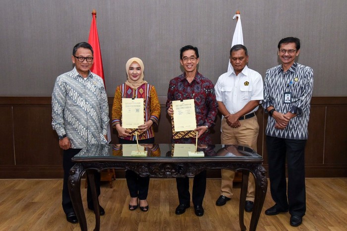 Pertamina-PLN Garap Pembangkit Listrik Tenaga Gas PT Pertamina dan PT PLN menjalin kerja sama dalam hal penggunaan gas untuk pembangkit listrik diesel. Pertamina akan menyuplai gas untuk digunakan oleh PLN.