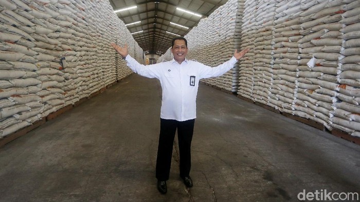 Direktur Utama Perum Bulog Budi Waseso (Buwas) melakukan kunjungan ke Gudang Bulog, Kelapa Gading, Jakarta. Ia pastikan stok jelang Ramadhan aman.