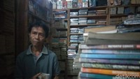 Suparman menawarkan keseluruhan koleksinya yang mencapai 20.000 lebih buku seharga Rp 75 juta dengan rata-rata harga per buku Rp 4 ribu. Dirinya berharap ada orang dengan kelebihan harta yang bisa membeli semua koleksinya. (Whisnu Pradana/detikcom)
