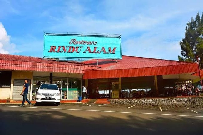 Banyak Kenangan Tertinggal di Restoran Rindu Alam Puncak Banyak Kenangan Tertinggal di Restoran Rindu Alam Puncak