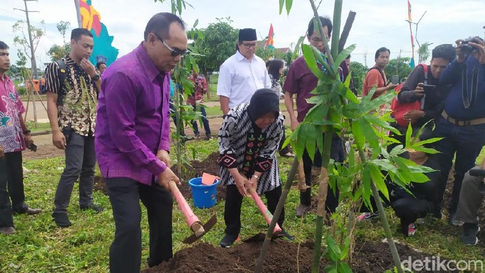ketua dprd bali ke surabaya