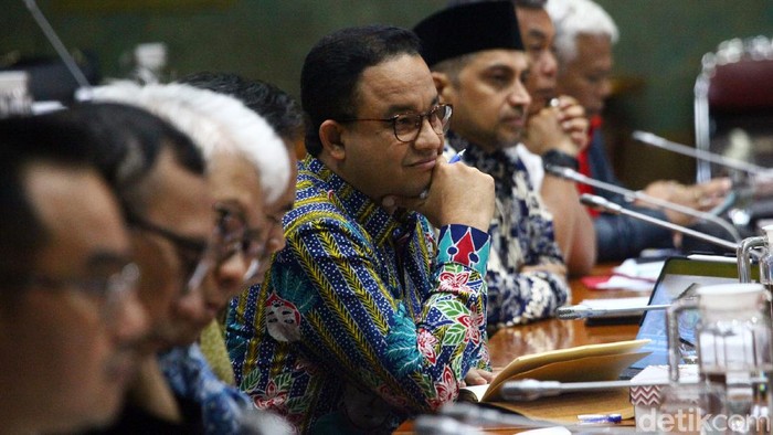 Gubernur DKI Jakarta Anies Baswedan hadir dalam rapat dengar pendapat (RDP) dengan Komisi X di Gedung DPR, Jakarta, Kamis (27/2/2020). Rapat membahas revitalisasi Taman Ismail Marzuki (TIM).