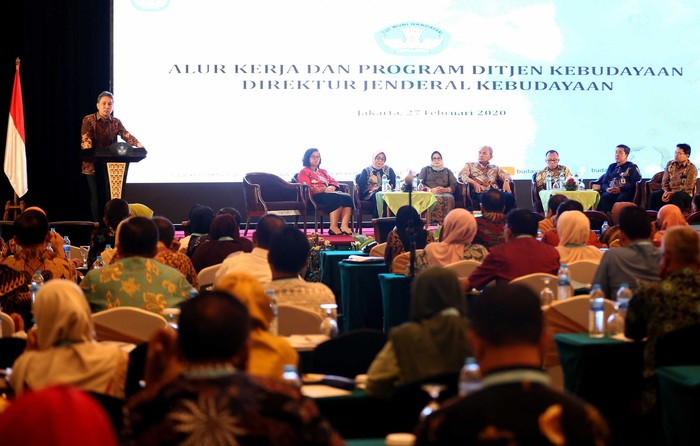 Cara Nadiem Genjot Kemajuan Budaya Daerah Menteri Pendidikan dan Kebudayaan Nadiem Makarim menyikapi soal pemajuan kebudayaan daerah di tanah air. Menurutnya, pendidikan dan kebudayaan tak bisa dipisahkan.