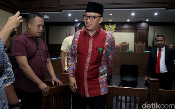 Sidang Lanjutan Imam Nahrawi Eks Menpora Imam Nahrawi menjalani sidang lanjutan terkait kasus suap dana hibah KONI. Sidang itu beragendakan mendengarkan keterangan saksi.