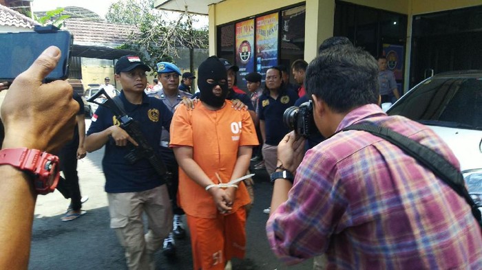 Ayah Kandung Bunuh Delis