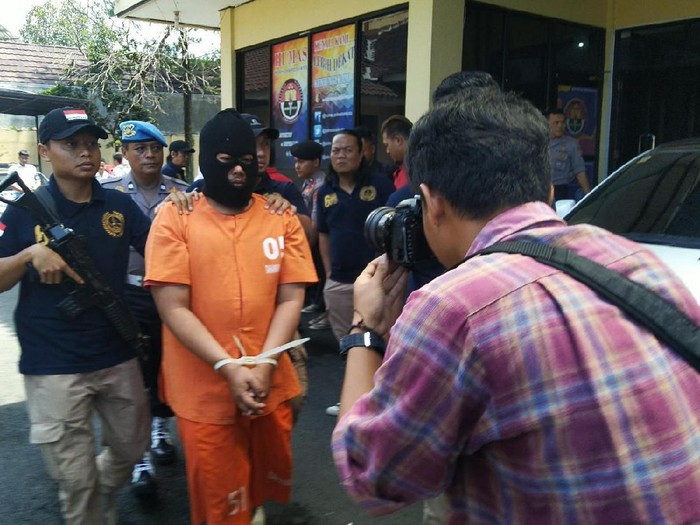 Ayah Kandung Bunuh Delis