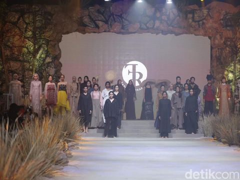 Ayu Dyah Andari Ubah Kain Sisa Jadi Gaun Ratusan Juta di Fashion Rhapsody