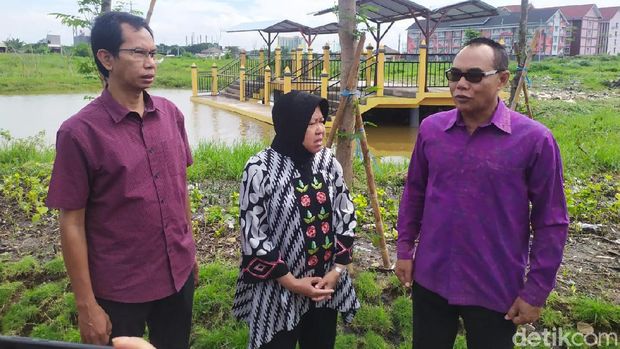 Kunjungi Surabaya, Ketua DPRD Bali Tanam 400 Pohon Bambu di Taman Harmoni