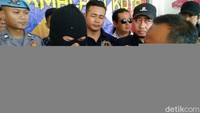 Akibat perbuatannya, BR dijerat Pasal 80 ayat 3 dan 4 juncto Pasal 76 Undang-undang Nomor 35 Tahun 2014 tentang Perlindungan Anak.