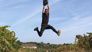 Mengangkat buah anggur. Foto: Tiago Silva