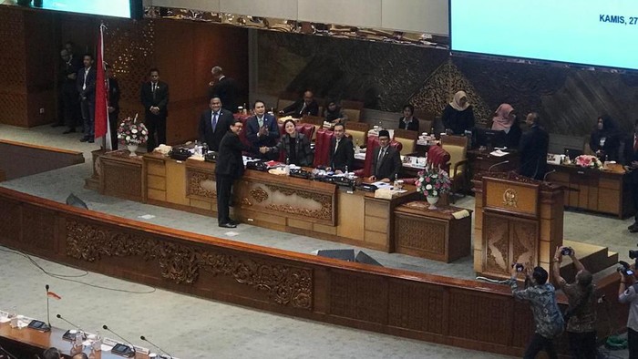 DPR tetapkan Raka Sandi jadi Komisioner KPU pengganti Wahyu Setiawan. (Foto: Zhacky/detikcom)