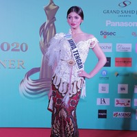 Di balik perawakannya yang anggun, Jihane Almira ternyata menyukai olahraga tinju. Sudah tiga tahun terakhir ini ia menekuni tinju. Untuk sesi malam bakat Puteri Indonesia, Jihane bahkan akan memamerkan aksi tinjunya. Awalnya memang suka extreme sport, dari kecil sudah terbiasa aktif. Di saat cewek kebanyakan sukanya dance, aku malah sukanya sepak bola. Terus lama-lama sregnya sama tinju. Sempat 2018 mau dilibatkan di Asian Games, tapi orangtua takut karena aku anak satu-satunya, kata Jihane. Foto: Dok. Instagram @jihanealmira