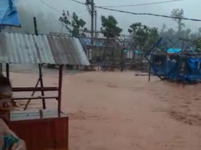 Banjir di hunian sementara korban banjir, Konawe Utara, Sulawesi Tenggara. (Sitti Harlina/detikcom)