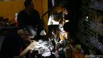 Detak Waktu Montir Jam di Ibu Kota