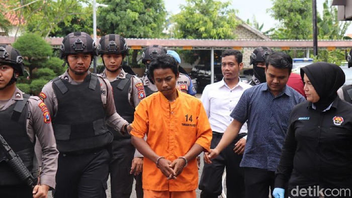 Pria Ini Peras Pasangan yang Asyik Pacaran, Minta Sejoli Lakukan Seks di Depannya
