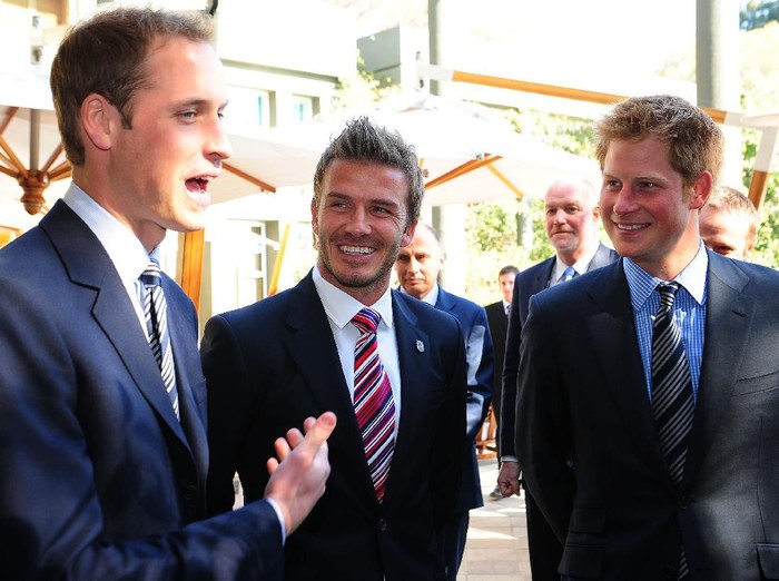 JOHANNESBERG, SOUTH AFRICA - JUNE 19:  Prince William and Prince Harry (R) smile with David Beckham (C) at an FA reception at the Saxon Hotel on June 19, 2010 in Johannesberg, South Africa. (Photo by Owen Humphreys - WPA Pool/Getty Images)