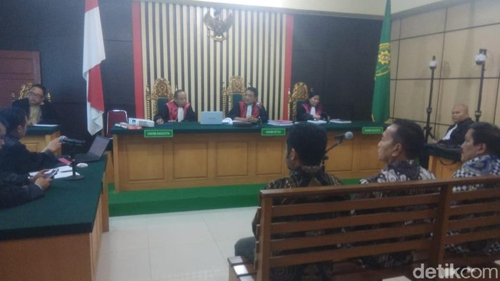 3 eks anggota DPRD Jambi divonis 4 tahun penjara dan dicabut hak politiknya selama 5 tahun ke depan (Ferdi Almunanda/detikcom)