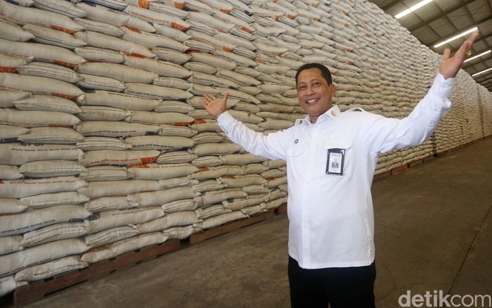 Direktur Utama Perum Bulog Budi Waseso (Buwas) melakukan kunjungan ke Gudang Bulog, Kelapa Gading, Jakarta. Ia pastikan stok jelang Ramadhan aman.