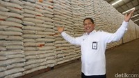 Direktur Utama Perum Bulog Budi Waseso melakukan kunjungan ke Gudang Bulog, Kelapa Gading, Jakarta, Kamis (27/2/2020).