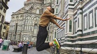 Foto melompat saat berada di Florence, Italia. (mariasharapova/Instagram)