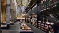 Sebelumnya, Selexyz Dominicanen merupakan gereja katolik di Maastricht, Belanda. Pada tahun 2015, ruangan direnovasi menjadi toko buku sampai sekarang. (Myfaveplaces/Instagram)