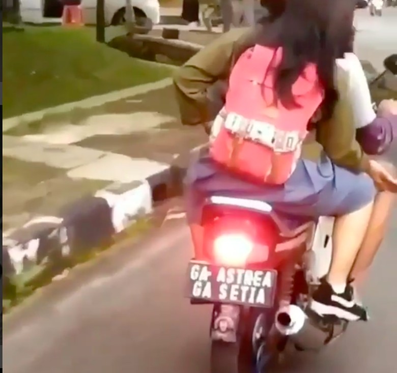 Catatan pengendara motor Pelat nomor lucu