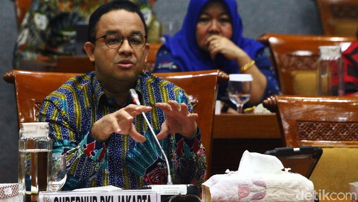 Gubernur DKI Jakarta Anies Baswedan hadir dalam rapat dengar pendapat (RDP) dengan Komisi X di Gedung DPR, Jakarta, Kamis (27/2/2020). Rapat membahas revitalisasi Taman Ismail Marzuki (TIM).