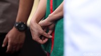 Vitalia Sesha ditangkap di sebuah apartemen di kawasan Jakarta Utara pada Rabu (26/2). Vitalia ditangkap bersama Andre saat itu.
