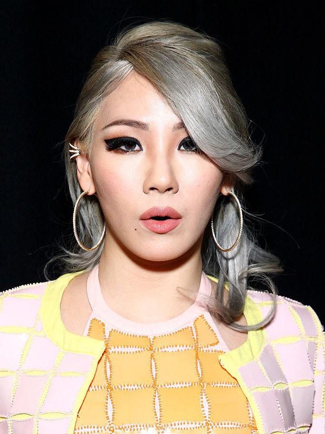 Selain selebriti Amerika dan Eropa, artis K-pop pun ikut tren ini. Salah satunya CL atau Lee Chae Rin, mantan personel girlband 2NE1. Foto: Astrid Stawiarz/Getty Images