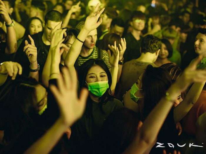 clubbing pakai masker clubbing pakai masker