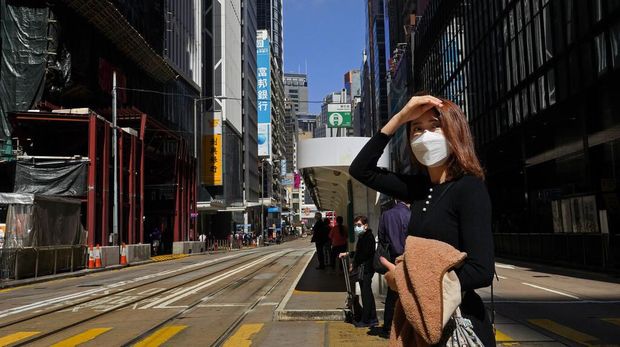 Wabah virus corona telah menyebar ke Timur Tengah dan Eropa. Puluhan ribu orang dilaporkan terinfeksi COVID-19 dan lebih dari 2.800 orang tewas akibat virus itu