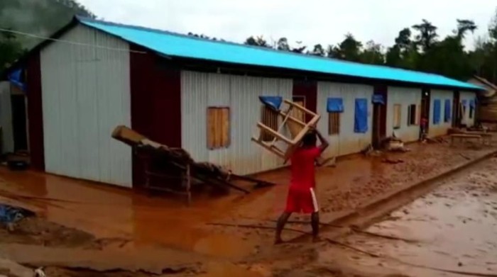 Sisa lumpur banjir di Desa Puusuli, Kecamatan Andowia, Kabupaten Konawe Utara (Dok Istimewa)