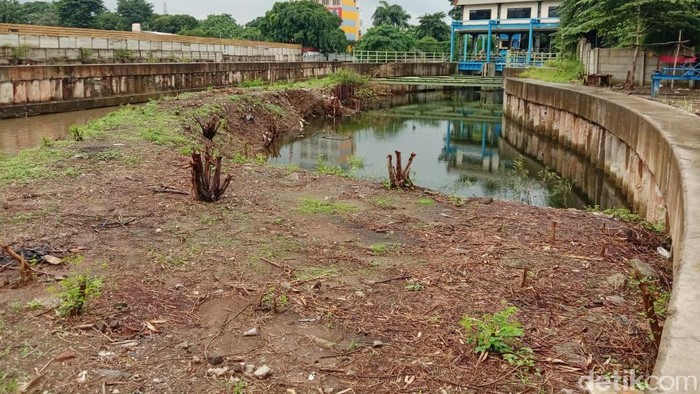 Miris! Proyek Antibanjir Jakarta Ini Akhirnya Mandek Proyek penangkal banjir Jakarta salah satunya sodetan Kali Ciliwung. Sayang, proyek antibanjir yang mulai digarap 2013 ini akhirnya mandek.