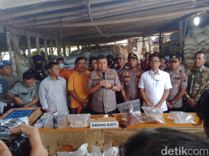 Polda Jawa Tengah ungkap tujuh pabrik produsen pupuk palsu, Kamis (27/2/2020).