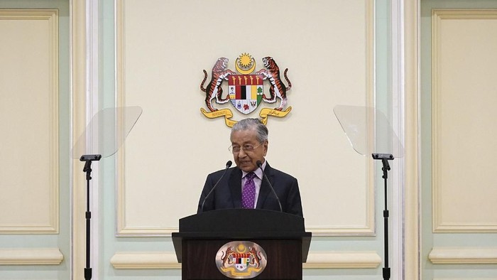 Malaysian interim leader Mahathir Mohamad speaks during a press conference at his office in Putrajaya, Malaysia, Thursday, Feb. 27, 2020. Mahathir says Parliament will pick a new prime minister after the king failed to establish who has majority support following the collapse of the ruling coalition. (AP Photo/Vincent Thian)