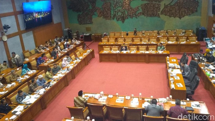 Anies Hadiri Rapat di Komisi X DPR Bahas Revitalisasi TIM