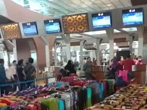 Arab Saudi Setop Umrah, Jemaah Menumpuk di Soetta