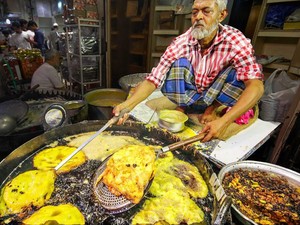 5 Video Makanan Kaki Lima Ini Populer di YouTube, Ditonton Jutaan Kali!