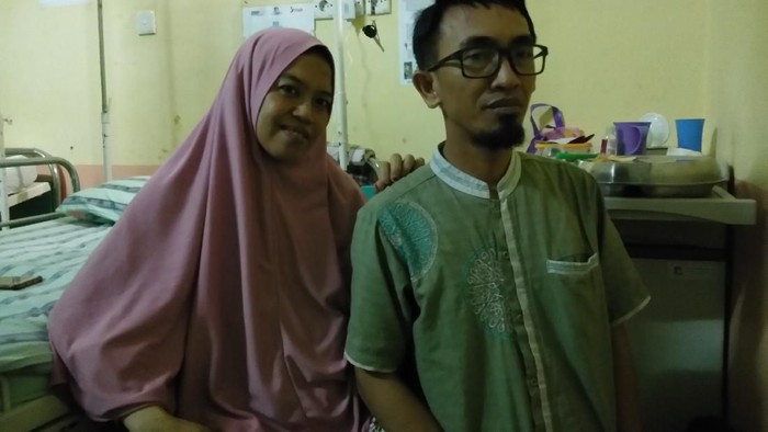 Uli ibu bayi kembar 4