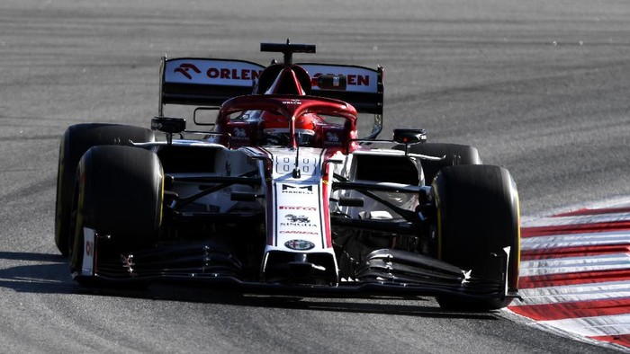 BARCELONA, SPAIN - FEBRUARY 26: Robert Kubica of Poland driving the (88) Alfa Romeo Racing C39 Ferrari on track during Day One of F1 Winter Testing at Circuit de Barcelona-Catalunya on February 26, 2020 in Barcelona, Spain. (Photo by Rudy Carezzevoli/Getty Images)