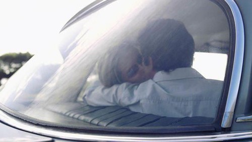 Melakukan hubungan seks dalam mobil melanggara aturan lalu lintas