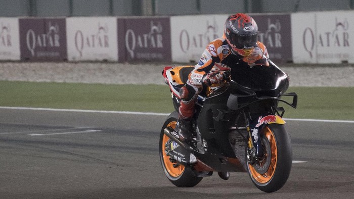 DOHA, QATAR - FEBRUARY 24: Marc Marquez of Spain and Repsol Honda Team  tests the start on the grid during the MotoGP Tests at Losail Circuit on February 24, 2020 in Doha, Qatar. (Photo by Mirco Lazzari gp/Getty Images)