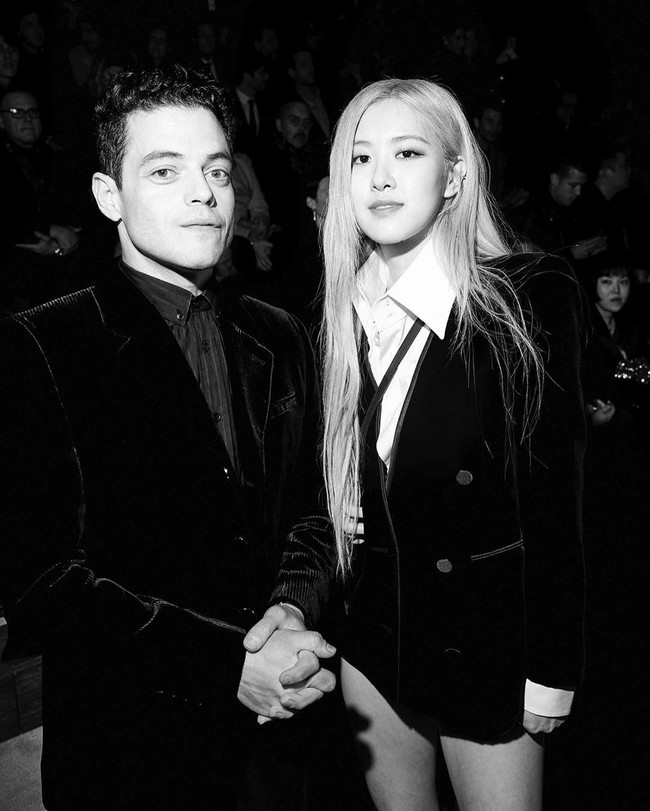 Rose pun duduk di front row bersama para sebelebriti dan influencer kenamaan, seperti Brookly Beckhan Kit Harington, Rami Malek, Lily Collins, Hailey Bieber, Zoe Kravotz, dan lain-lain.Foto: Instagram