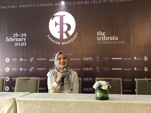 Ria Miranda Keluar dari Zona Nyaman, Rilis Baju Muslim Warna Mencolok