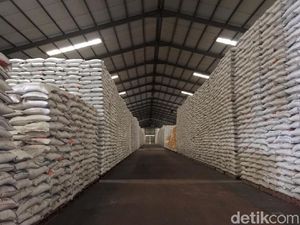Distribusi Beras Telat Karena Banjir, Bulog Pakai Truk TNI
