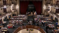 (Toko buku unik El Ateneo Splendid berada di bekas teater seni pertunjukan dan bioskop, Buenos Aires, Argentina. Gedung yang bernama Grand Splendid ini sudah didirikan sejak tahun 1919. (Getty Images)